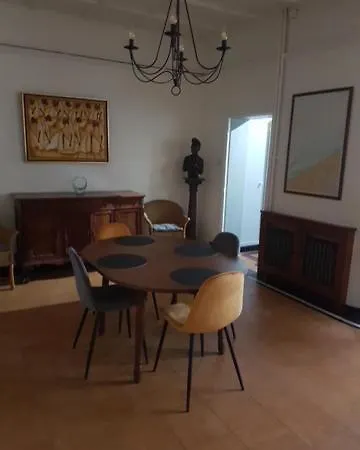 Art Deco Apartment *